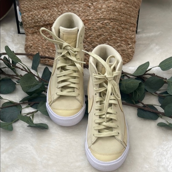 Nike Cream High-Top Sneakers Classic Canvas Design - Picture 1 of 11